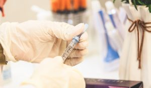 Preparing vaccine needle